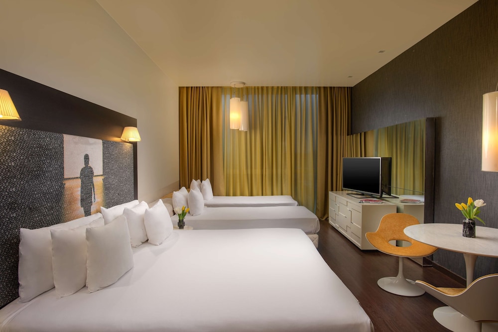 Family Quadruple Room (Nhow Friends & Family)