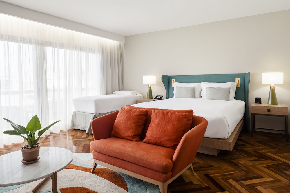 Family Suite, City View (1 King Bed & 2 Twin Beds) - Photo 10