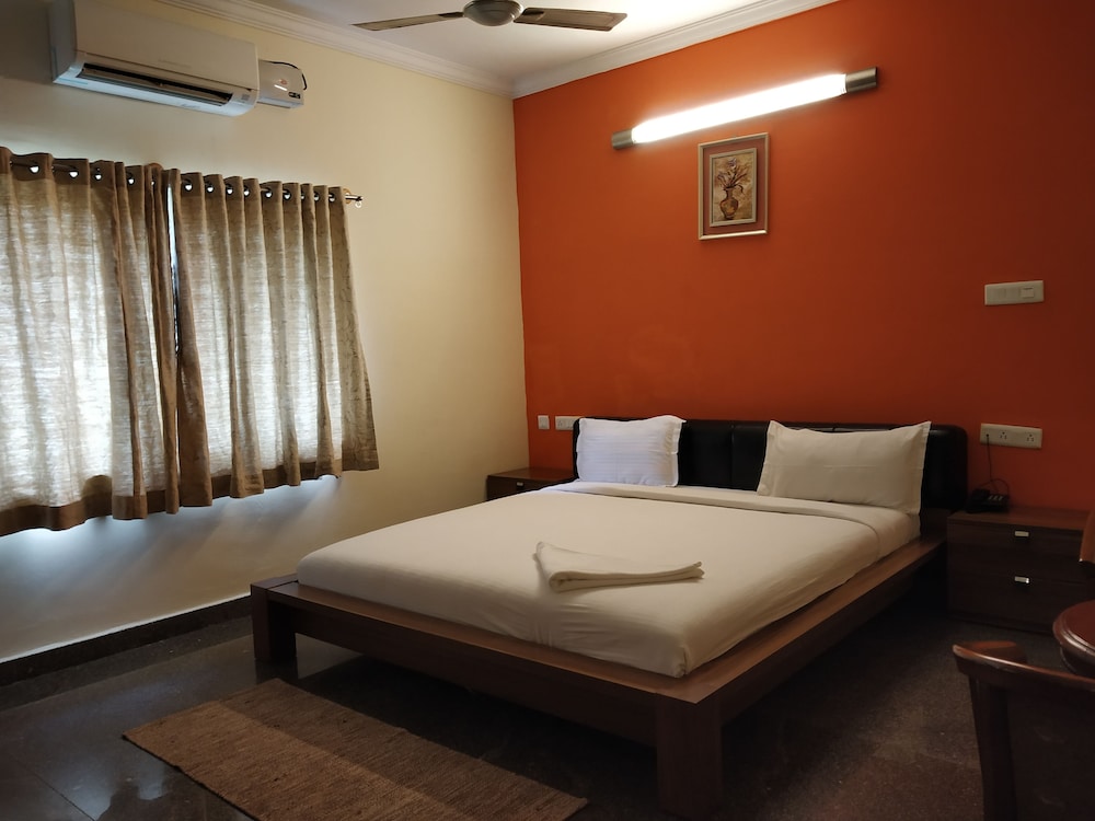 Deluxe Double Room, 1 King Bed, Non Smoking photo 3