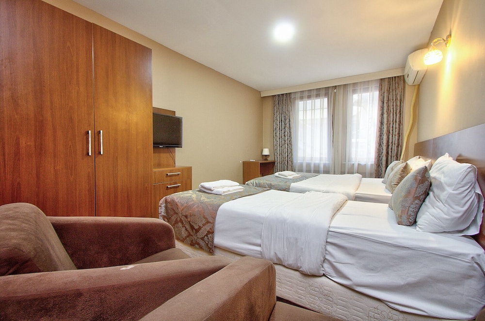 Standard Triple Room photo 2