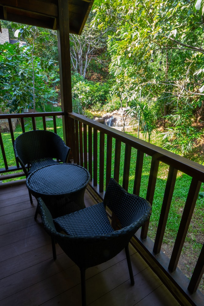 Jungle Wooden Cottage with Jacuzzi Jungle Wooden Cottage with Jacuzzi