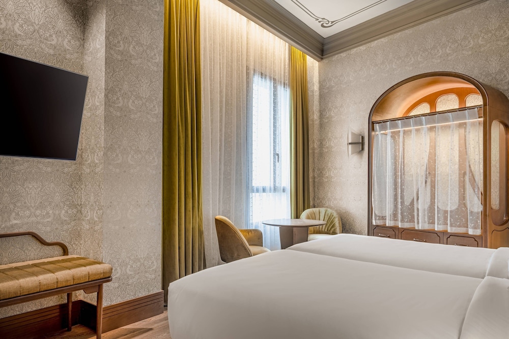 Deluxe Room, 2 Twin Beds, Courtyard View