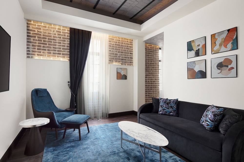 Suite, 1 King Bed with Sofa bed