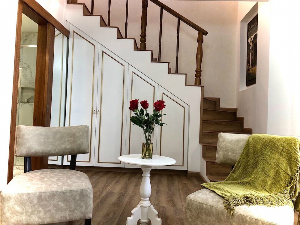Deluxe Duplex, 1 King Bed, City View photo 2