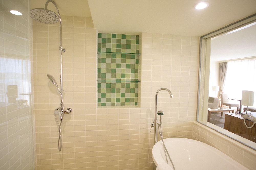 New Ocean Suite, Ocean View, Beach Tower photo 2