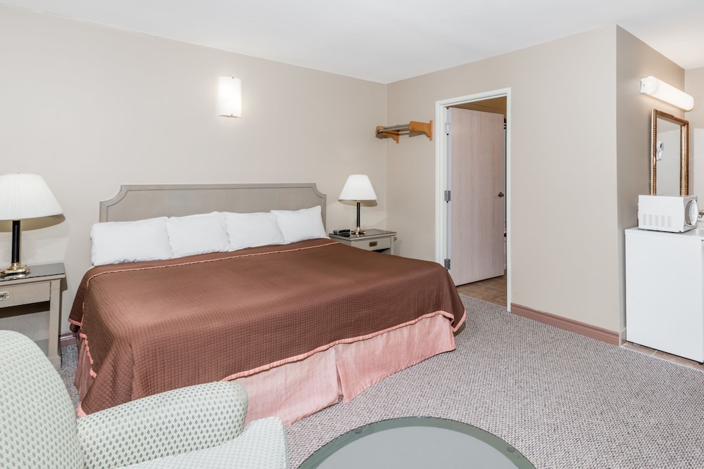 Suite, 1 King Bed photo 3