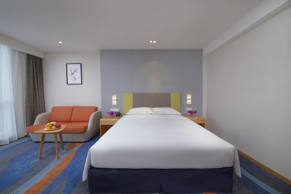 Standard Room, 1 King Bed, Accessible photo 2
