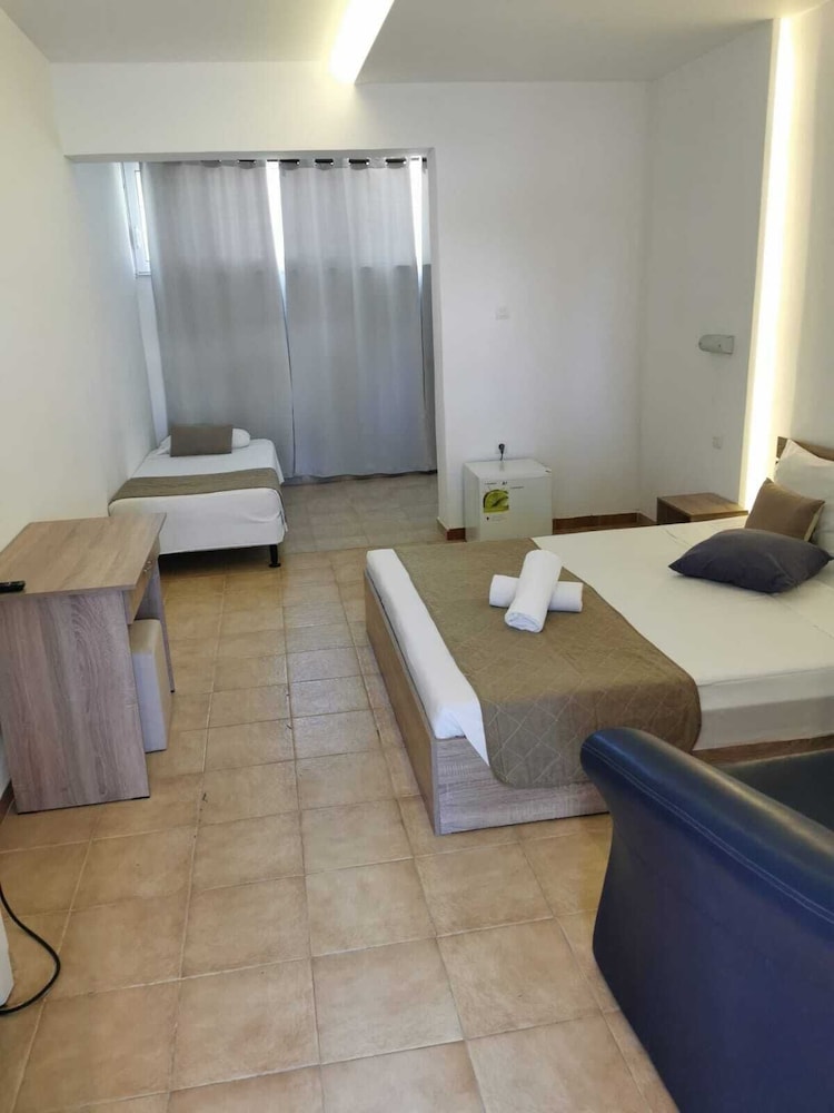 Economy Double Room (Semi Basement) photo 3
