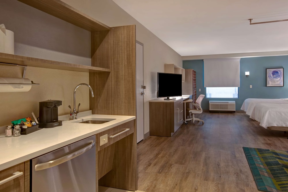 Studio, 2 Queen Beds, Accessible, Bathtub (Mobility & Hearing) - Photo 1