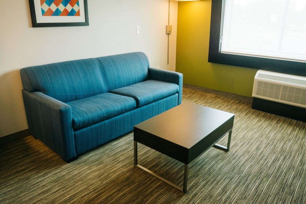 Suite, 1 King Bed, Mobility Accessible (Accessible Tub) photo 3