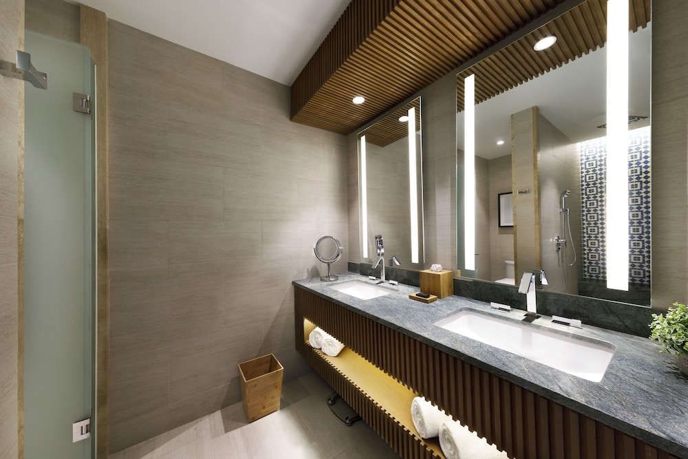 Suite, 1 Bedroom, Ocean View (rock, Personal Assistant)