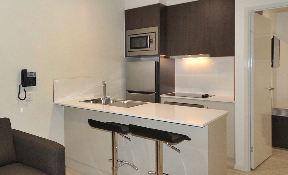 Deluxe One Bedroom King Apartment photo 3