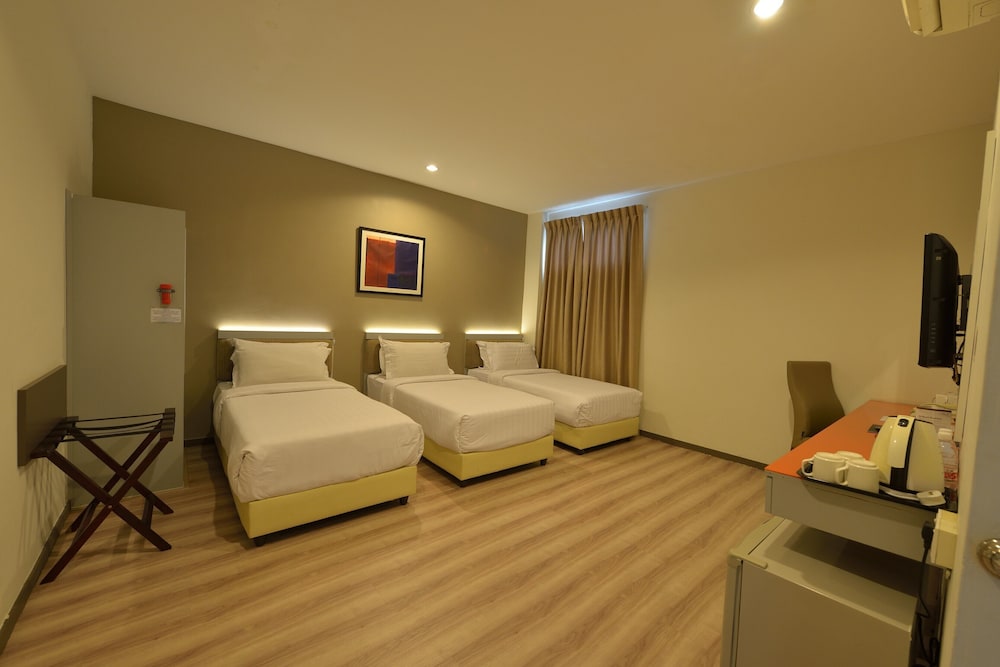 Deluxe Triple Room - Photo 7