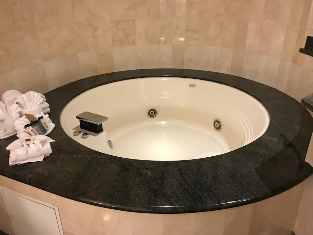 Elite Suite, 2 Bedrooms, Jetted Tub, City View