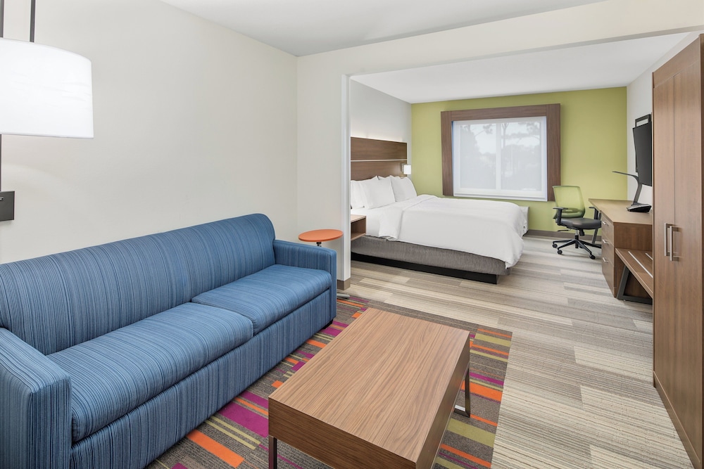 Suite, 1 King Bed, Accessible, Non Smoking - Photo 2