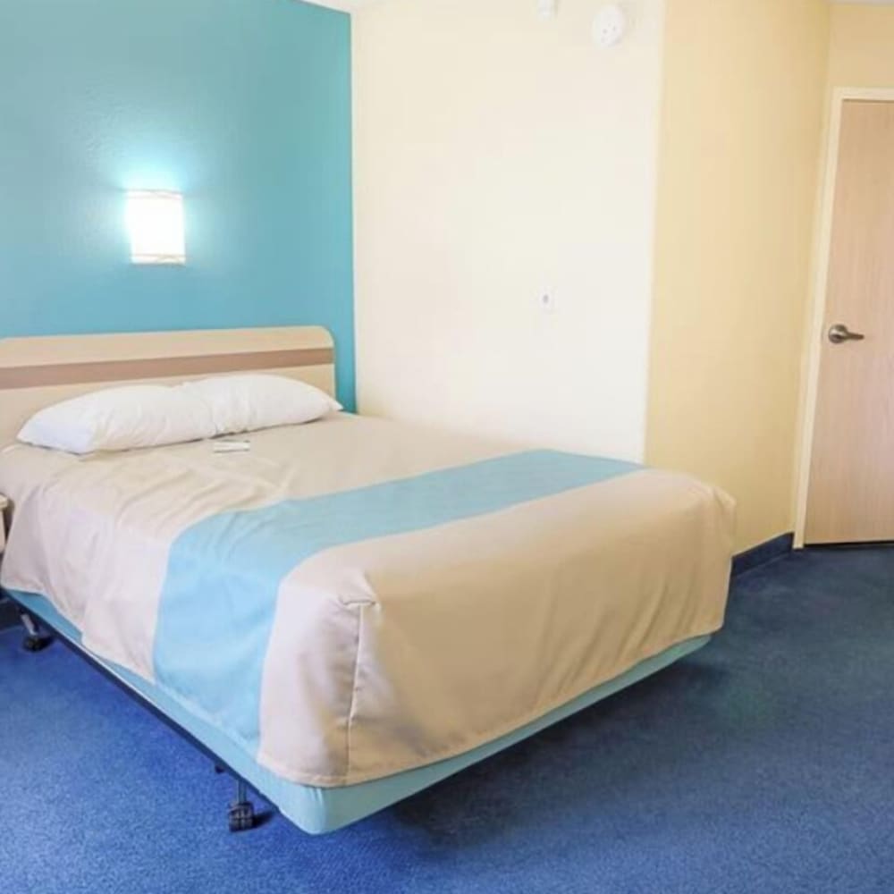 Standard Room, 1 Queen Bed, Non Smoking photo 1