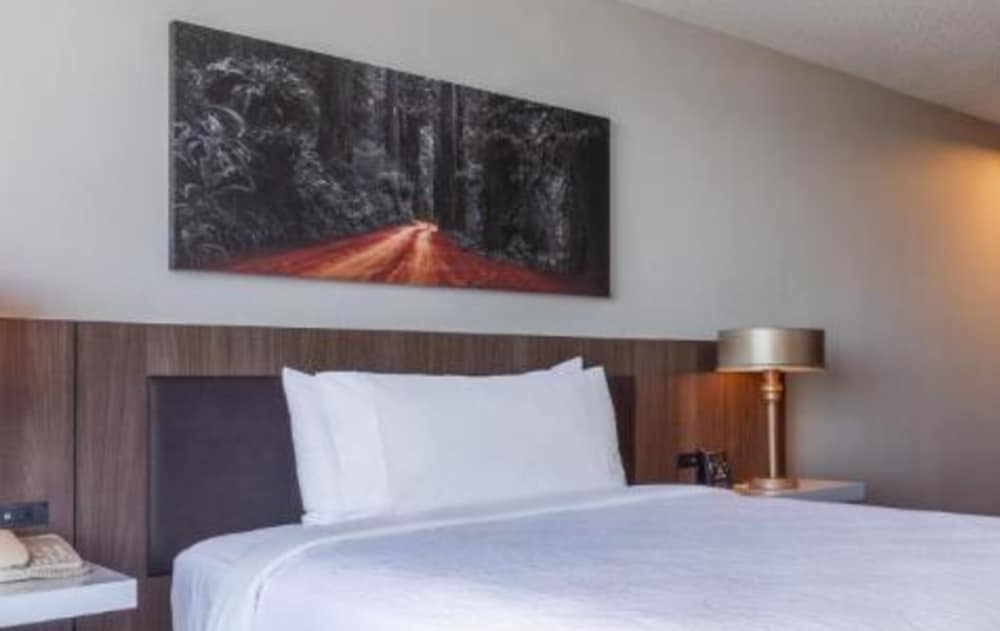 Room, 1 King Bed, Bay View (High Floor) - Photo 2