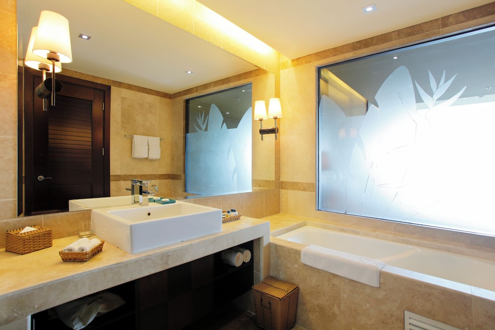 Grand Twin Room, Ocean View photo 2