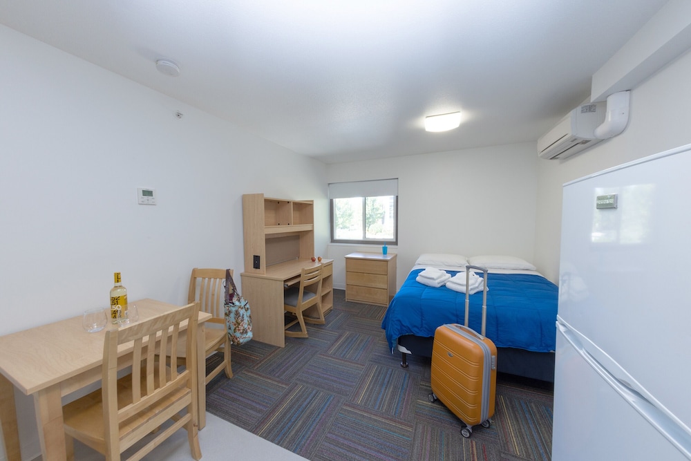 Basic Studio, 1 Queen Bed - Photo 1