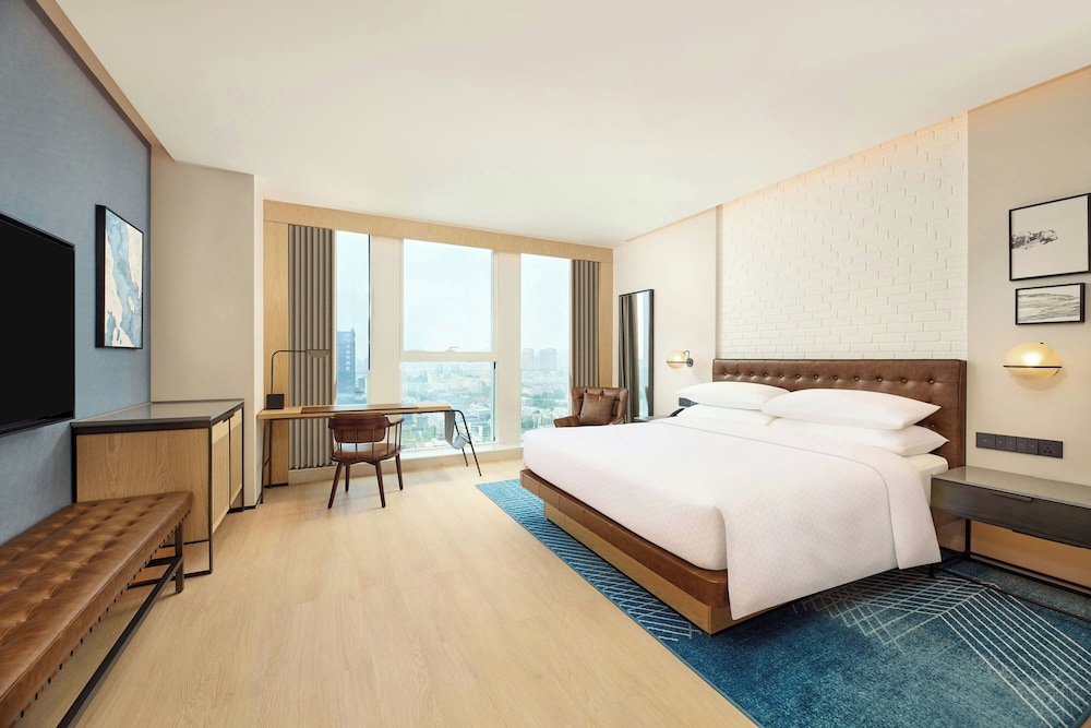 Room, 1 King Bed, Garden View