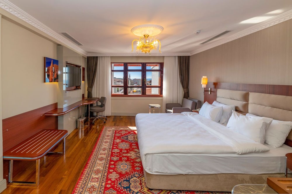 Deluxe Double Room, Partial Sea View