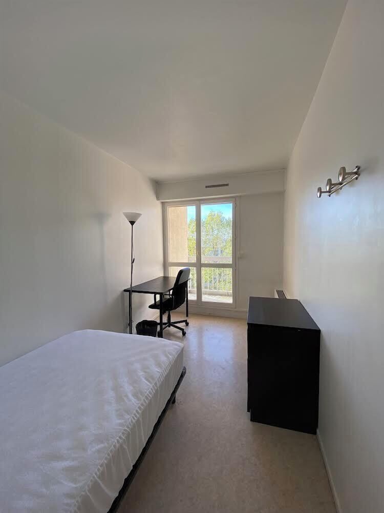 Comfort Room, City View
