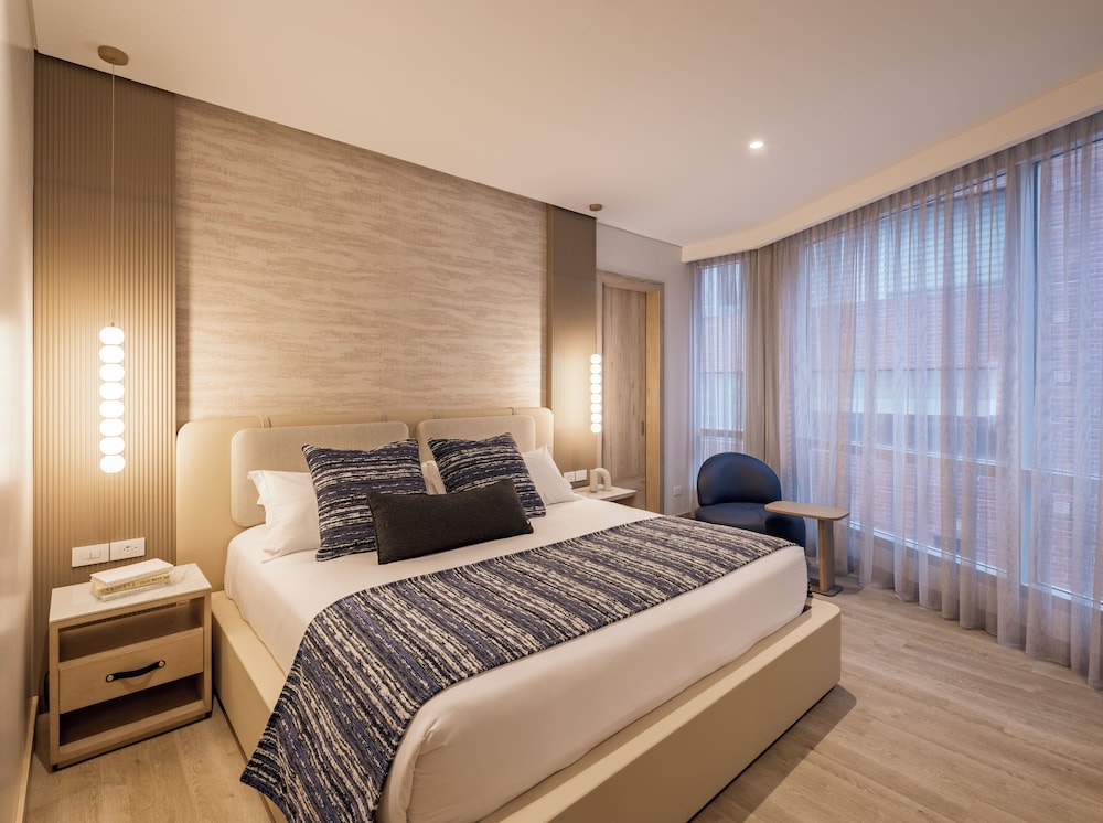 Luxury Room, 1 King Bed photo 1