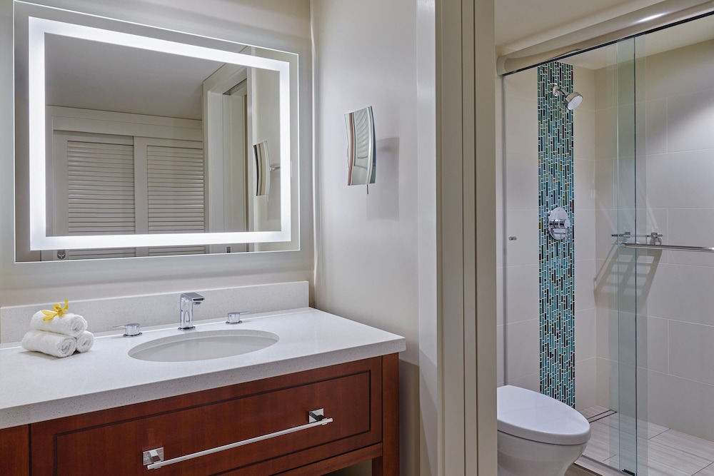 Room, 1 King Bed, Ground Floor (Mobility/Hearing Accessible, Tub)