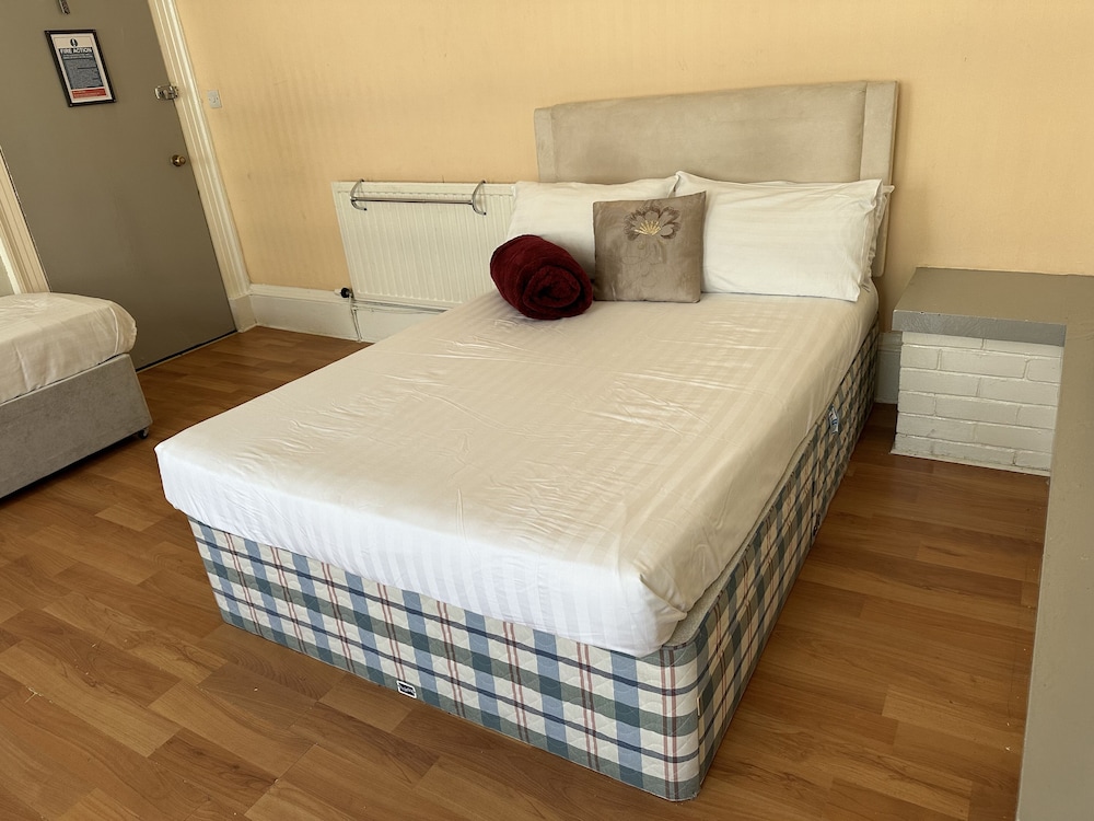Family Quadruple Room, Ensuite, City View (4 Person)