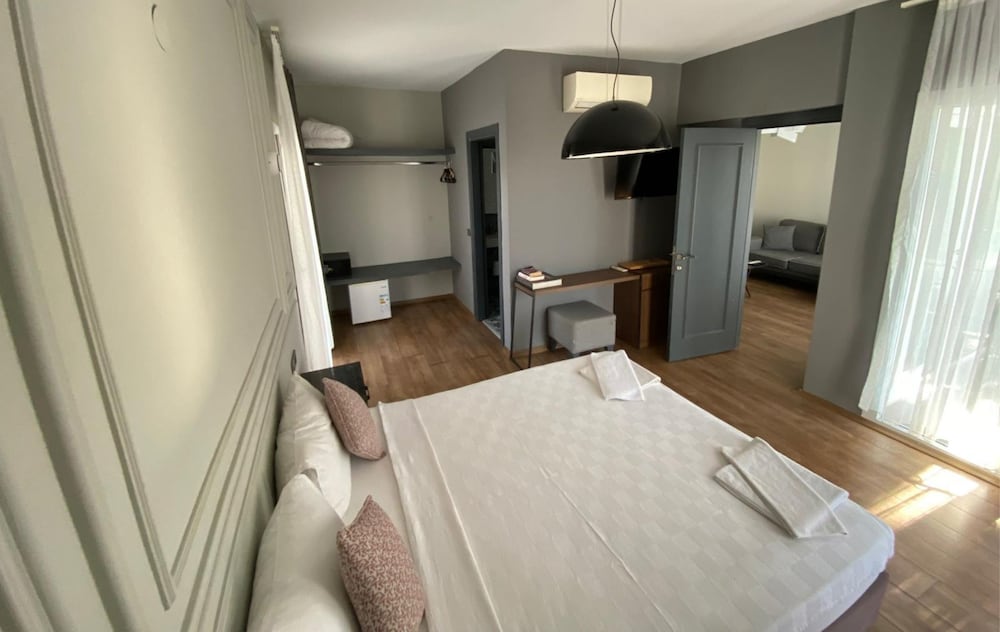 Suite - Photo 2