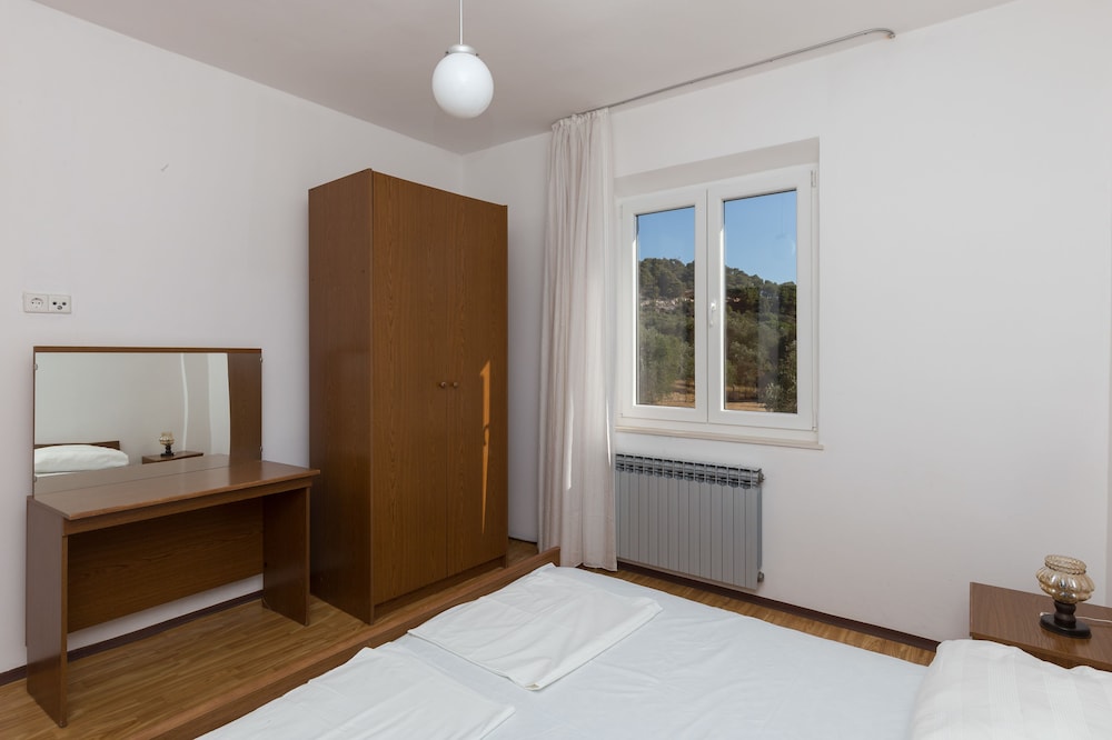 Basic Double Room photo 3