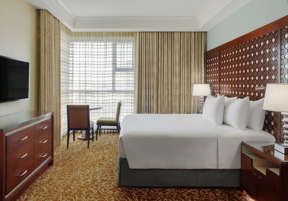 Suite, 2 Bedrooms, Accessible thumbnail 5