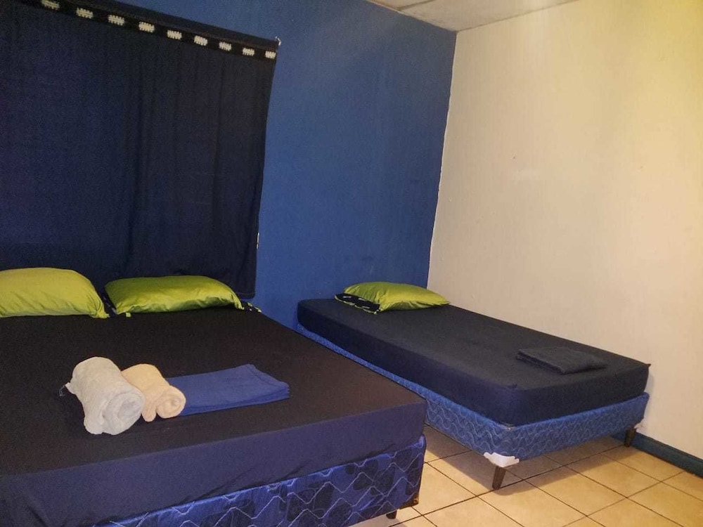 Standard Room, Multiple Beds, Shared Bathroom photo 2