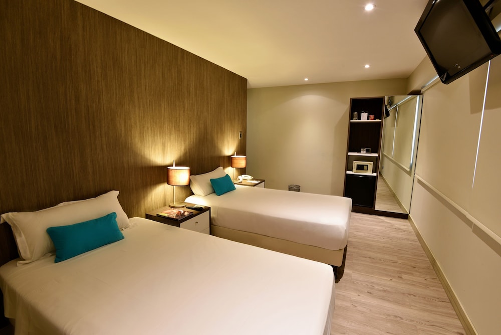 Superior Twin Room, City View - Photo 4