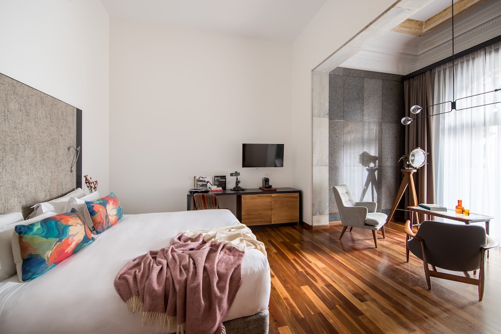 Suite (Clare)