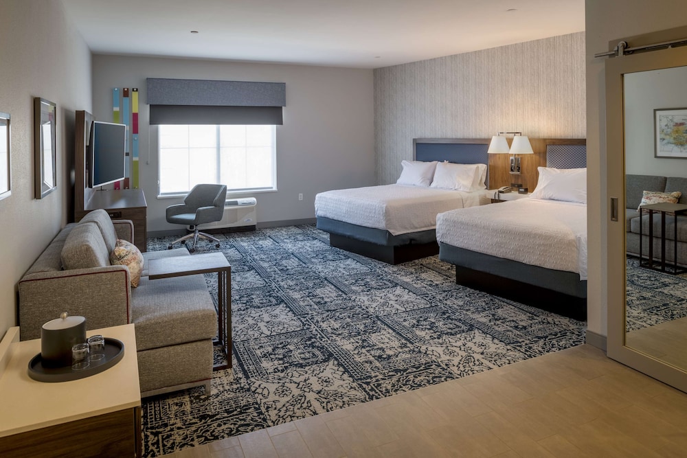 Suite, 2 Queen Beds (Wet Bar) - Photo 2