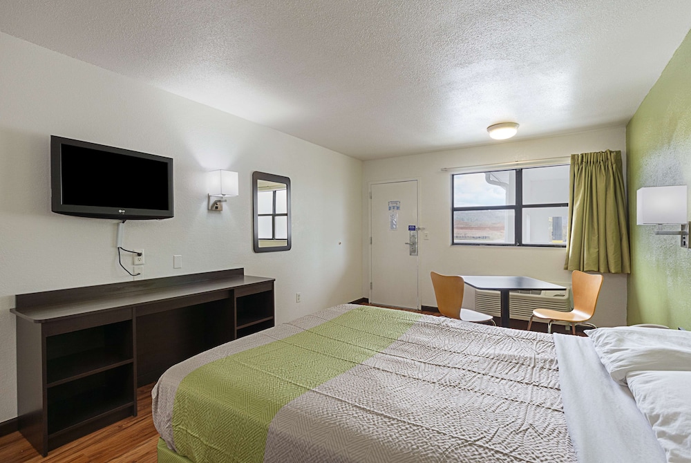 Standard Room, 1 Queen Bed, Accessible, Non Smoking