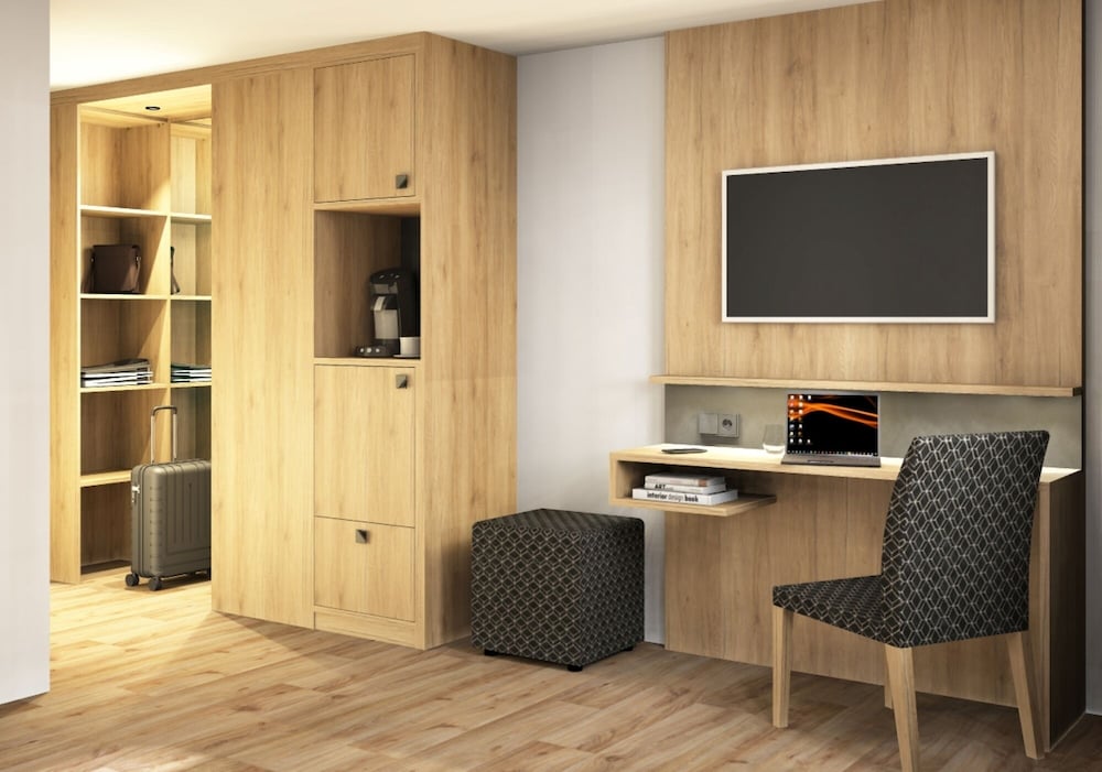 Comfort Suite, 2 Bedrooms, Non Smoking, Mountain View photo 3