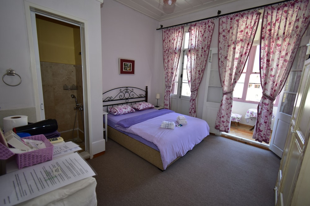 Chambre Double, vue partielle sur la mer (Purple)