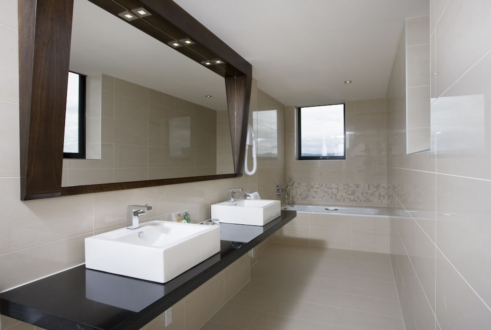 Deluxe Room, 1 King Bed - Photo 3