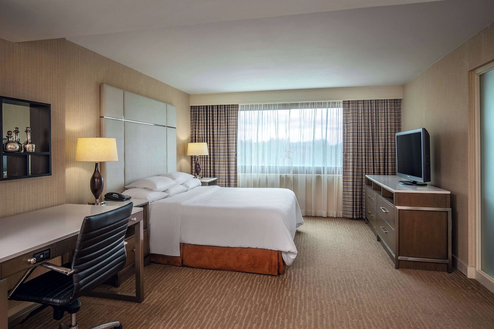 Suite, 1 King Bed, Non Smoking (Governor's) - Photo 1