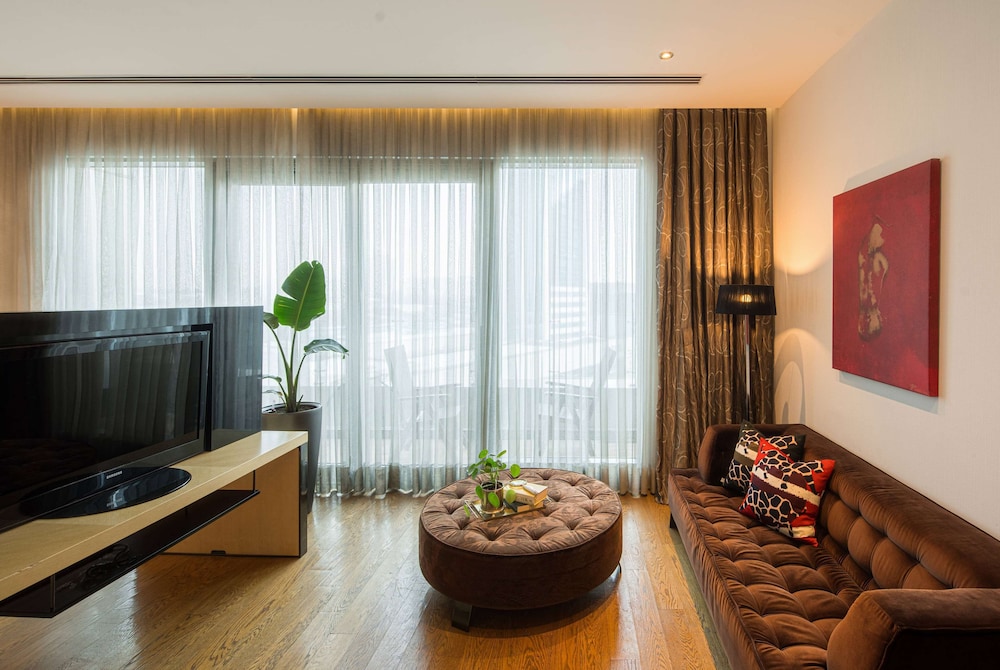 Suite, 1 King Bed, Non Smoking, Terrace - Photo 3