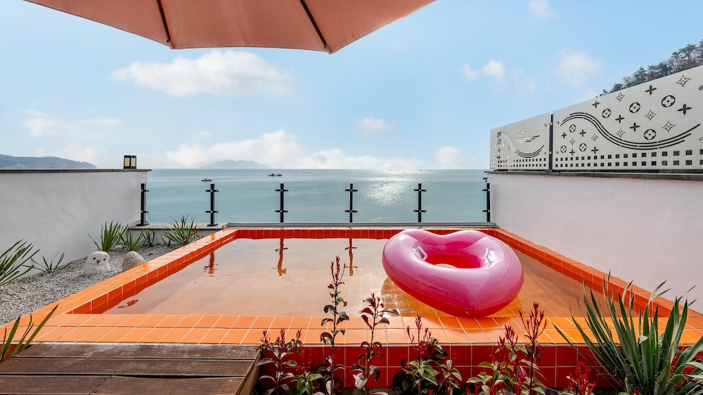 Basic Room, 1 Bedroom (P(Pool Villa)-4 (Ocean View / Bbq))