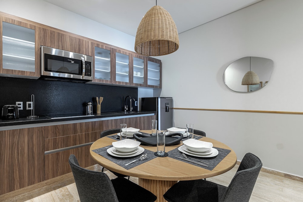 Executive Apartment with Balcony - Photo 7