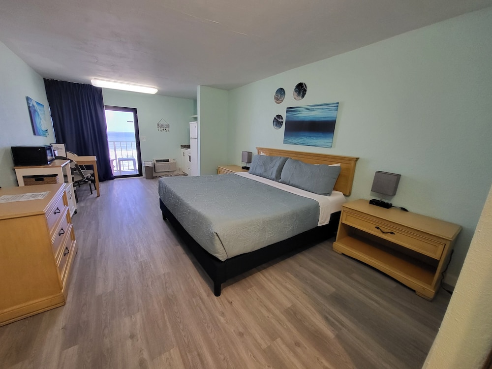 Standard Room, 1 King Bed, Kitchenette, Oceanfront - Photo 6