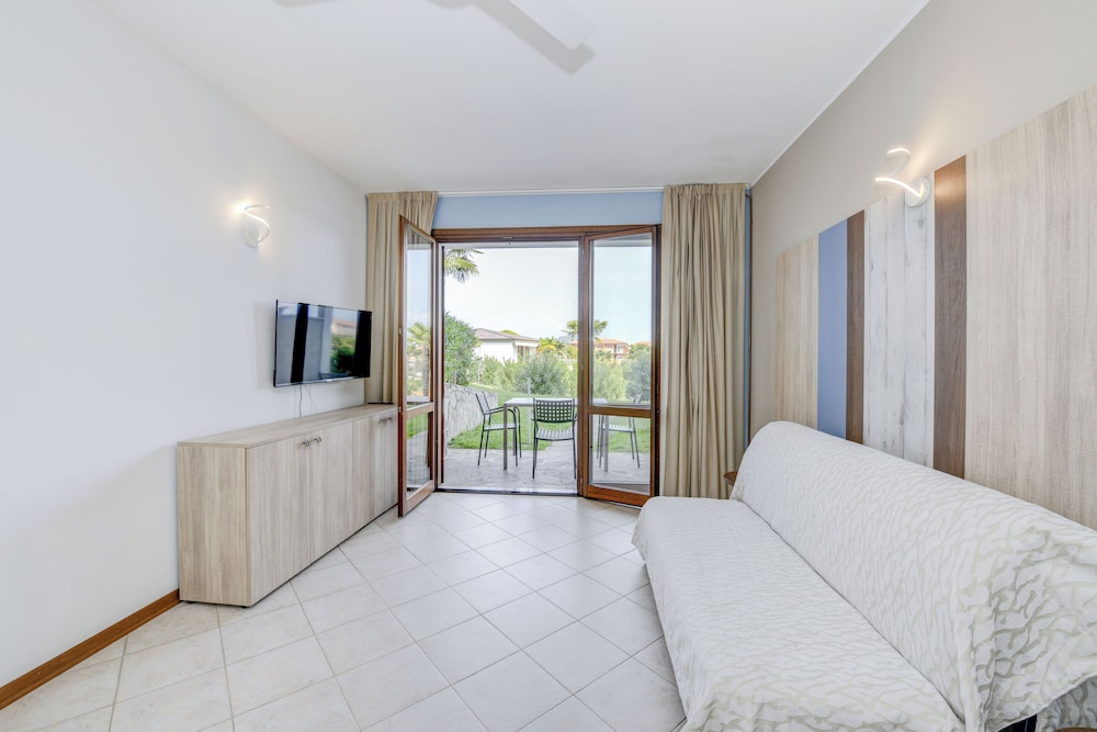 Superior Apartment, 1 Bedroom, 2 Bathrooms, Lake View
