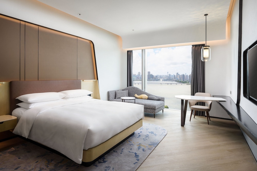 Room, 1 King Bed, River View - Photo 1