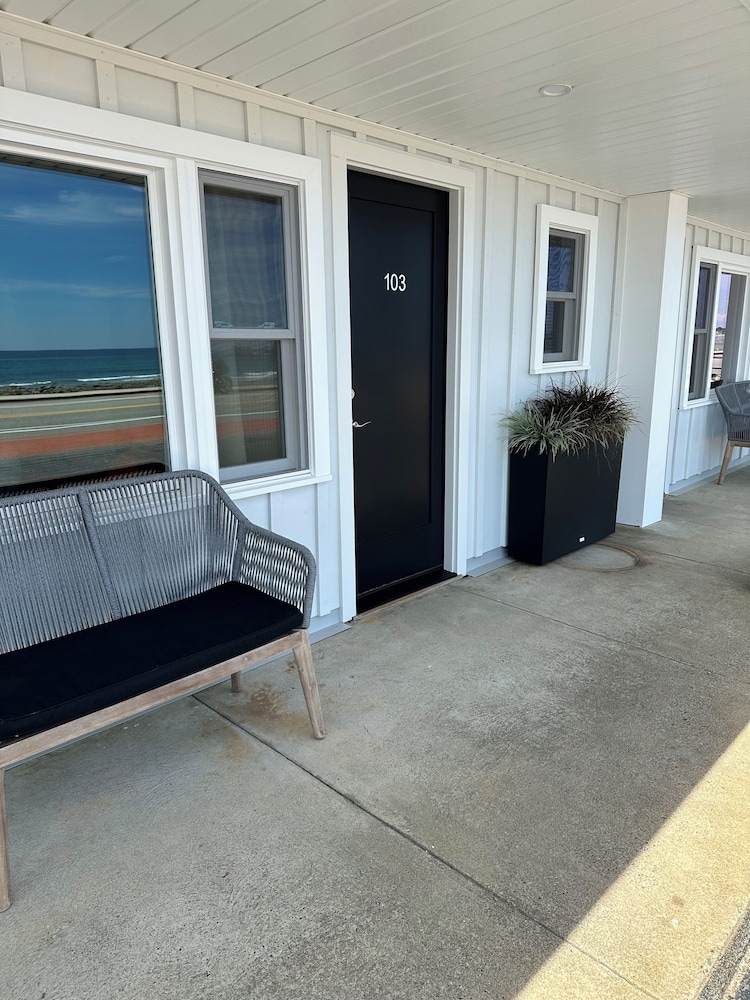 Deluxe Room, 2 Queen Beds, Patio First Level, Full Unobstructed Ocean View photo 2