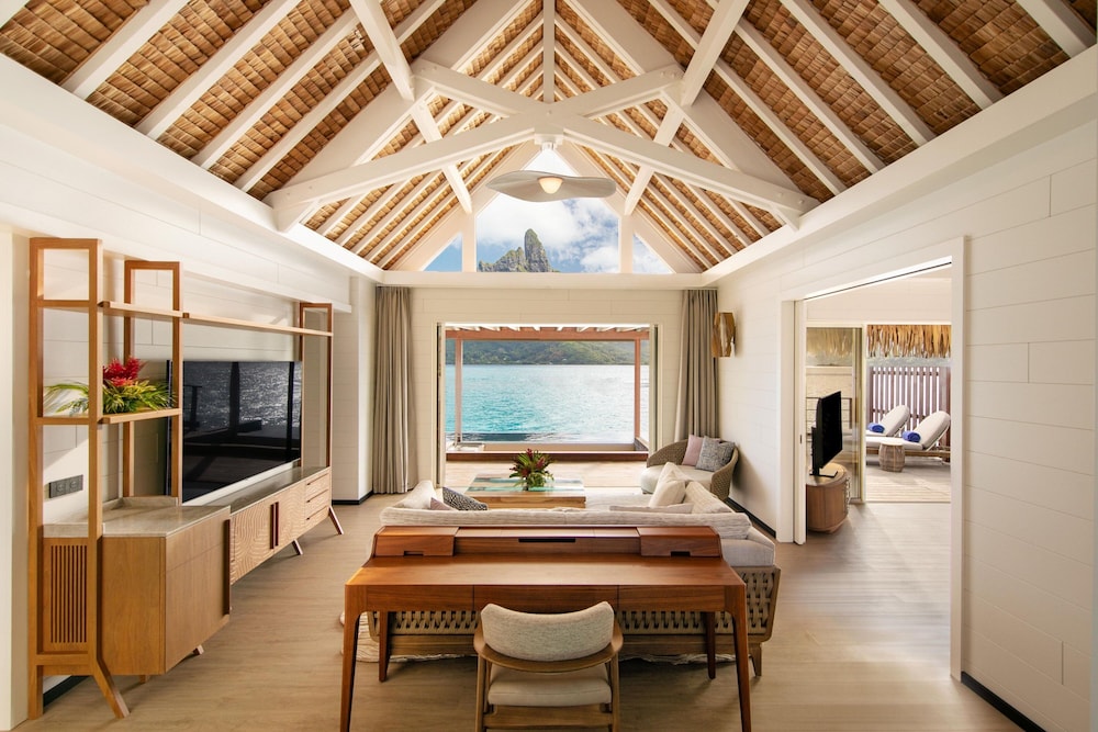 Royal Villa, 2 Bedrooms, Mountain View, Overwater