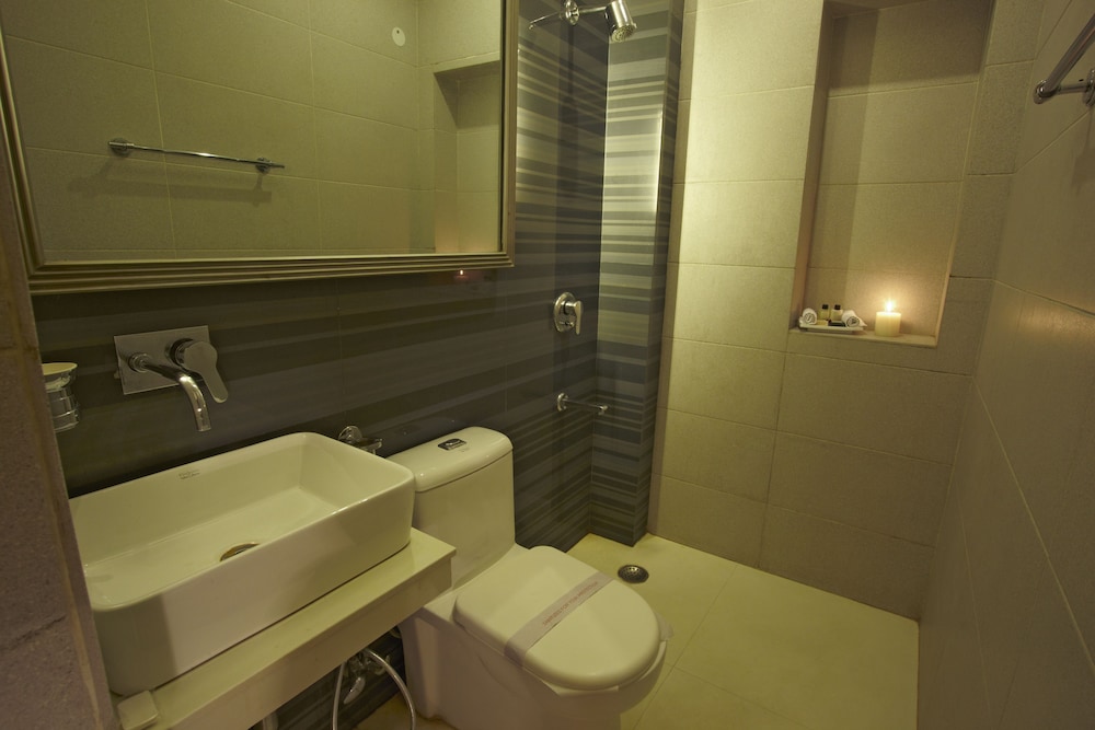 Deluxe Room thumbnail 5